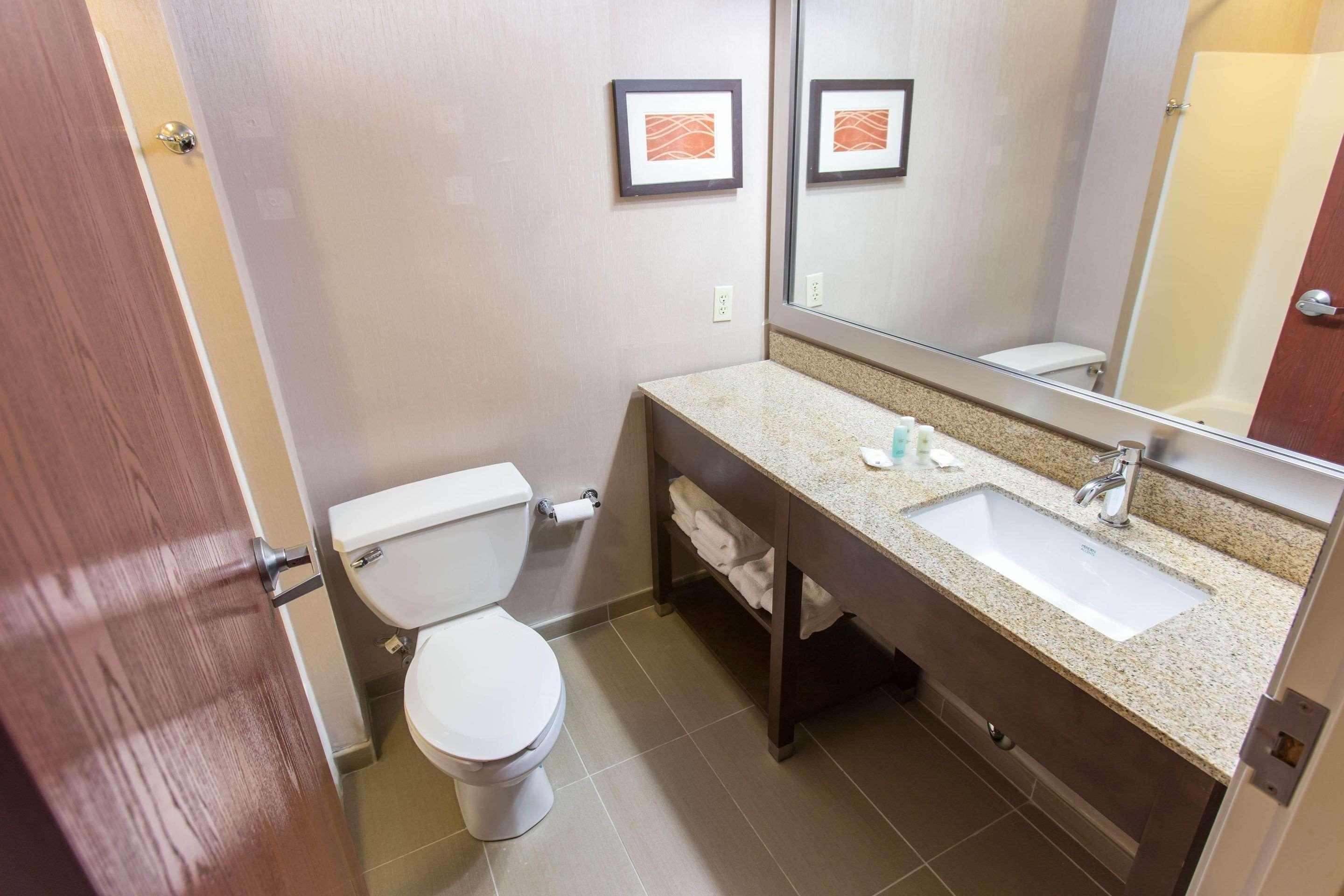 Comfort Inn Pittsburgh Bagian luar foto